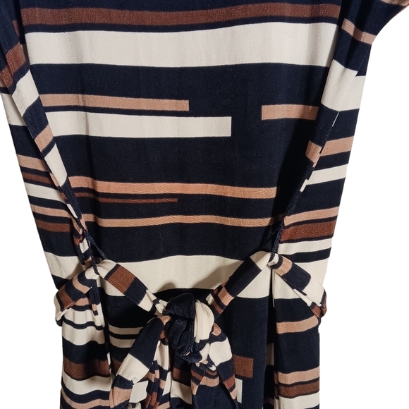 Chico's Travelers Striped Belted Dress Size 2 or Medium Short Sleeves Comfy Cute - Picture 2 of 5
